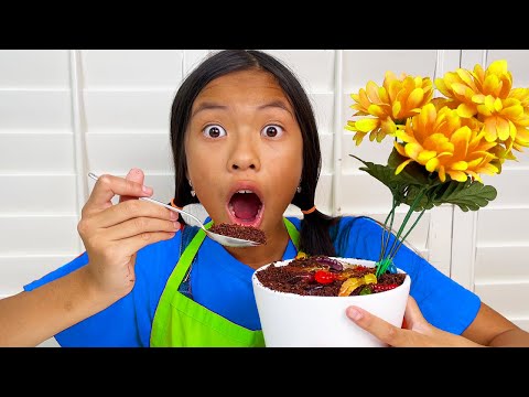 Wendy Eating Dirt and Worms | Oreo Dirt Dessert Kids Food Challenge