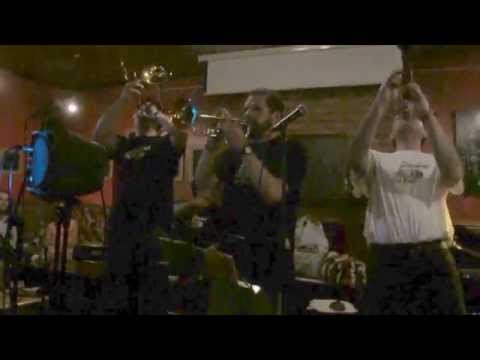Steamboat Jazz Band - i'll fly away  The Man in the Moon  Vitoria Gasteiz 19 07 2014