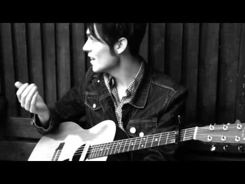 Xtra Mile Recordings Presents: Trapper Schoepp (Acoustic video and interview)