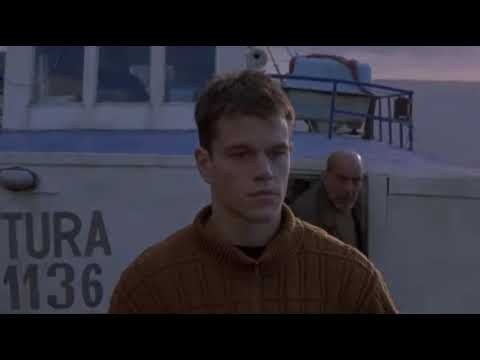 Matt Damon e Orso Maria Guerrini in "The Bourne Identity" (2022)