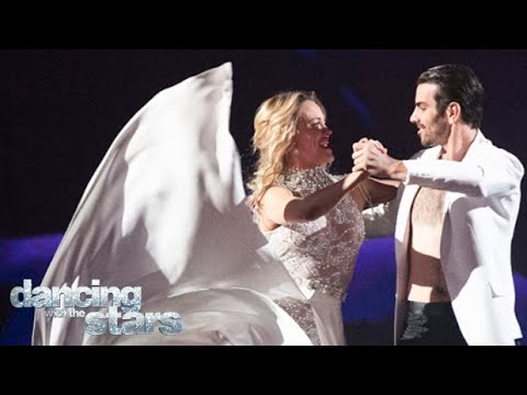 Nyle DiMarco and Peta Murgatroyd Cha Cha/Tango Fusion (Week 10) | Dancing With The Stars