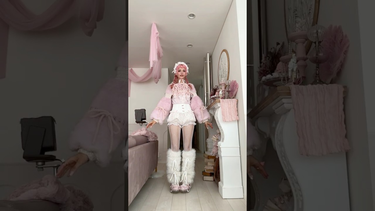 Styling this fluffy pink hand knitted sweater 💗