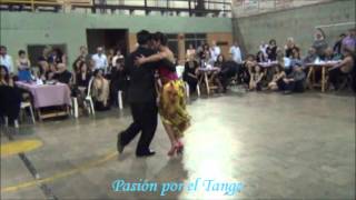 ROXANA SUAREZ y SEBASTIAN ACHAVAL Bailando la Milonga LA ESPUELA en la MILONGA DEL MORAN