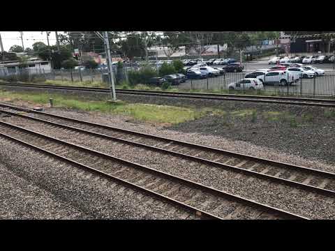 2MW2 cruising past ingleburn with NR62,NR101/NR109(ghan)/NR29/NR**