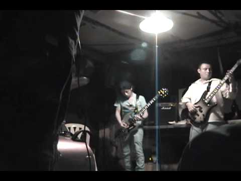 stupid school - A - M - O - R - ensayo