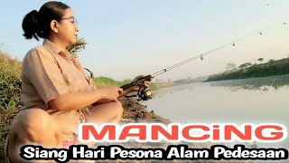 Download lagu Mancing ikan tawar di sungai besar alam pedesaan yang indah mp3