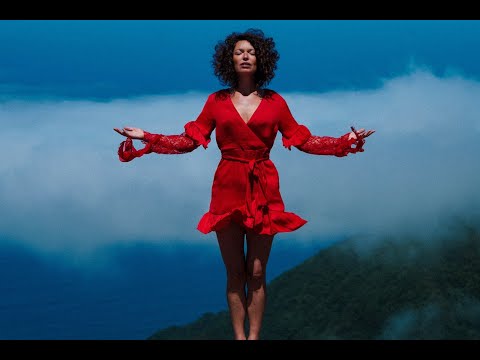 Sarah Linhares - Surrender   ( Official Videoclip )