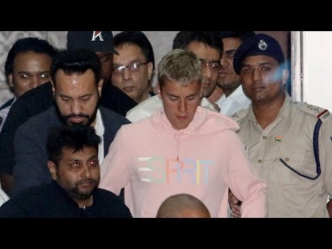 UNCUT: Justin Bieber Arrives Mid Night At Mumbai Airport For Purpose Tour!
