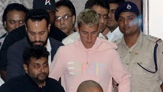UNCUT: Justin Bieber Arrives Mid Night At Mumbai Airport For Purpose Tour!