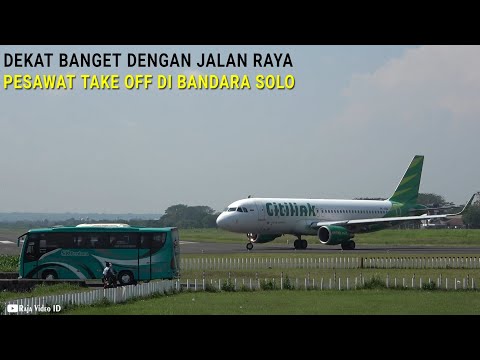 Dekat Banget dengan Jalan Raya, Pesawat Terbang Citilink Take Off di Bandara Adi Soemarmo Solo