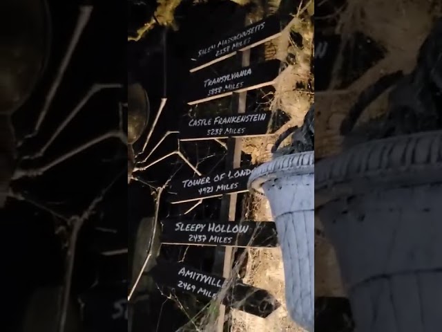 Vídeo relacionado con DPKOW Miedo Pancarta Halloween para Puerta Exterior Pared Casa Embrujada Decoración Halloween Espeluznante Fantasma Zombi Pancarta de Fondo de Terror Pósteres Accesorios Casa