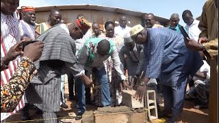 Marché de 10 Yaar : pose de la première pierre d'un bâtiment administratif