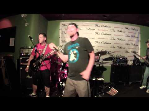 Invictus cam - CHOLOS ON ACID live Dirty Mike and the Boys hijack the Airliner 09/15/2013