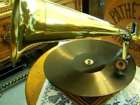 restored Gramophone & Typewriter 1903 vintage Gramophone & Pathe 20