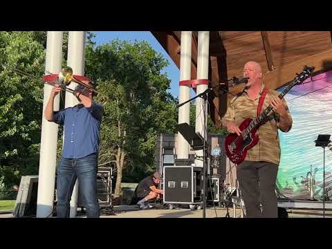 Beginnings: A Celebration of the Music of Chicago - Make Me Smile