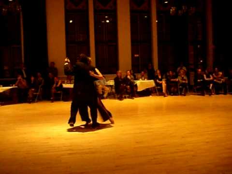  Maria Blanco  and  German Salvatierra  are  dancing  to  the  tango  "  Que lento corre el tren  "  by  Enrique Rodríguez  in  2008