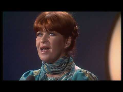 Rita Hovink zingt Wim Sonneveld - Het Dorp / La Montagne