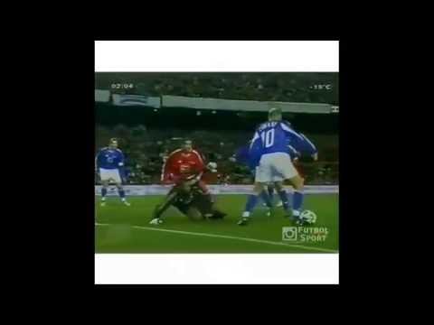 Zidane biến thủ môn Dida thành trò cười trên sân