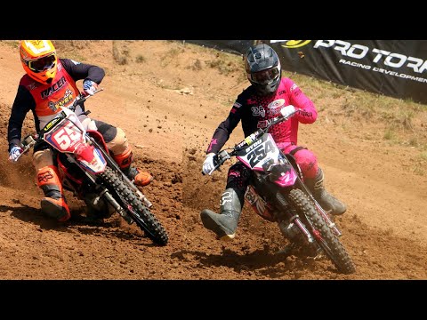 Disputa pela vitória na Corrida da Nacional 200cc - Campeonato Catarinense de Velocross 2022