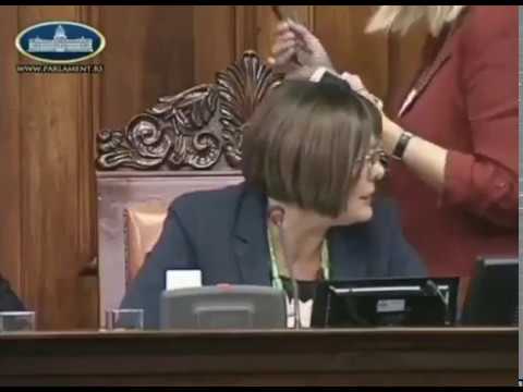 Maja Gojkovic vice i preti sluzbenici