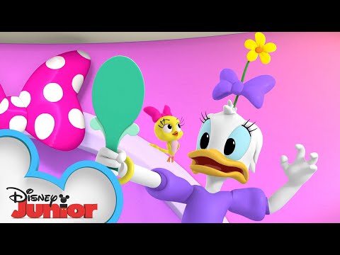 Daisy's Crazy Hair Day | Minnie's Bow-Toons | @disneyjr