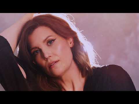 Laura Närhi - Uudestaan syntynyt (Official Audio)