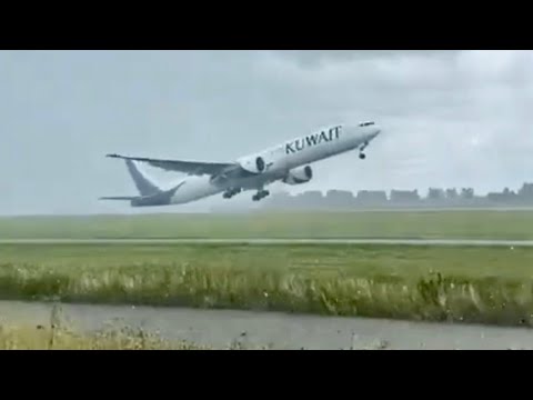 Plane Stalls Over The Runway