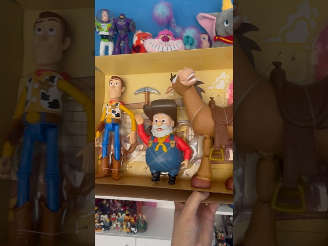 Vídeo relacionado con Disney Pixar Toy Story Cast Character Grid Camiseta