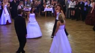 preview picture of video 'Maturitní ples 4.B OA Beroun 2008 - nástup'