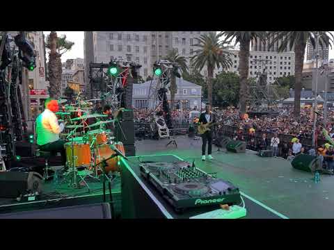 EMO ADAMS hits the stage at the 2022 Festive Lights Switch-On concert in Cape Town