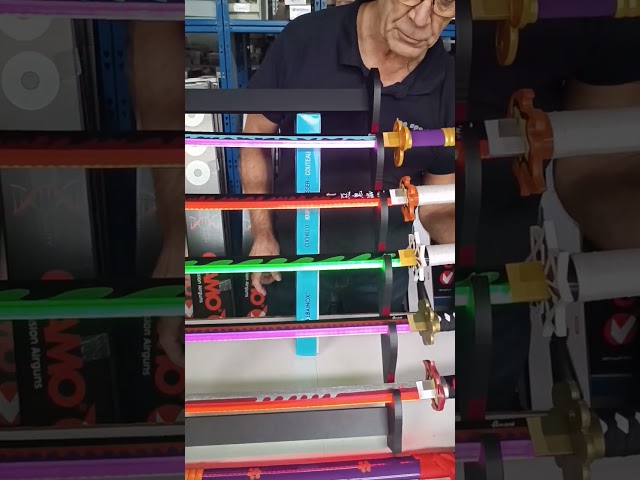 Vídeo relacionado con Dechoga Cinturón ajustable para espada, de piel negra, soporte para anillos, cinturón de Katana, correa ajustable, funda de transporte Katana para disfraz de anime cosplay (3 espadas)