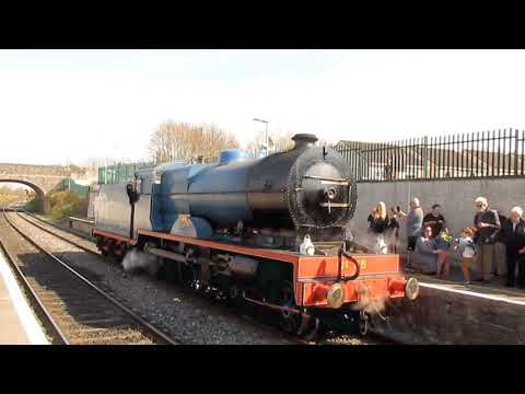 RPSI Preserved V CLASS 4-4-0 COMPOUND, No.85 MERLIN And Iarnród Éireann GM 077 At Dublin Connolly