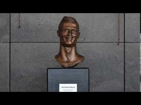 Busto Cristiano Ronaldo: reacção da mãe Dolores ao ver a obra de arte.
