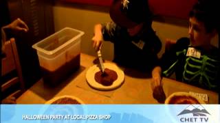 preview picture of video 'Local Pizzeria hosts Halloween Party for Kids'