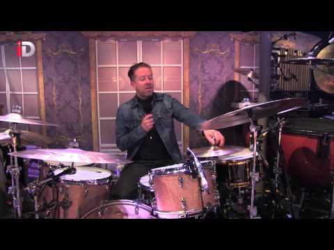 Karl Brazil Kit Tour, Robbie Williams Swings Both Ways