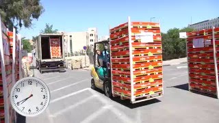 Oneg Shabbos V’Yom Tov 5776 Pre-Pesach Market | חלוקת חג הפסח "עונג שבת ויו"ט" ערב פסח תשע"ו