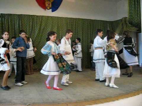 02 REPETITII DANSURI SANMARTINU DE CAMPIE APRILIE 2008 RACIUTVS2