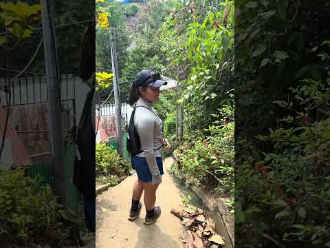 Caminando en Jayaque La Libertad El Salvador donde supuestamente hay mil gradas y las contaremos