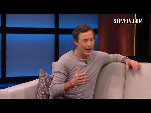 How Does Tom Cavanagh Play Three Characters On 'The Flash'?