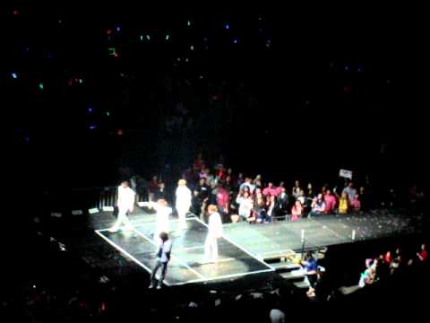 120520 SMTOWN LA 2012 - SHINEE DANCE INTRO