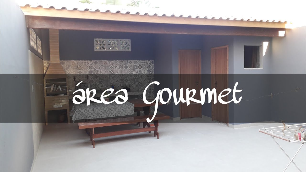 Watch Now Área de lazer com direito a churrasqueira, chuverão, quartinho e banheiro Área de lazer com direito a churrasqueira, chuverão, quartinho e banheiro