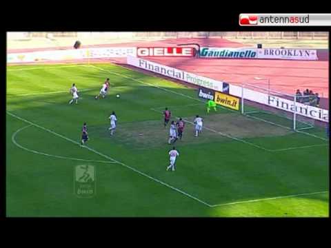 TG 03.03.12 Continua la sindrome del San Nicola, Bari bloccato dal Crotone