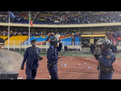 🚨Après la défaite des Léopards, Kinshasa s’enflamme Mbemba échoue à calmer les foules incontrôlables