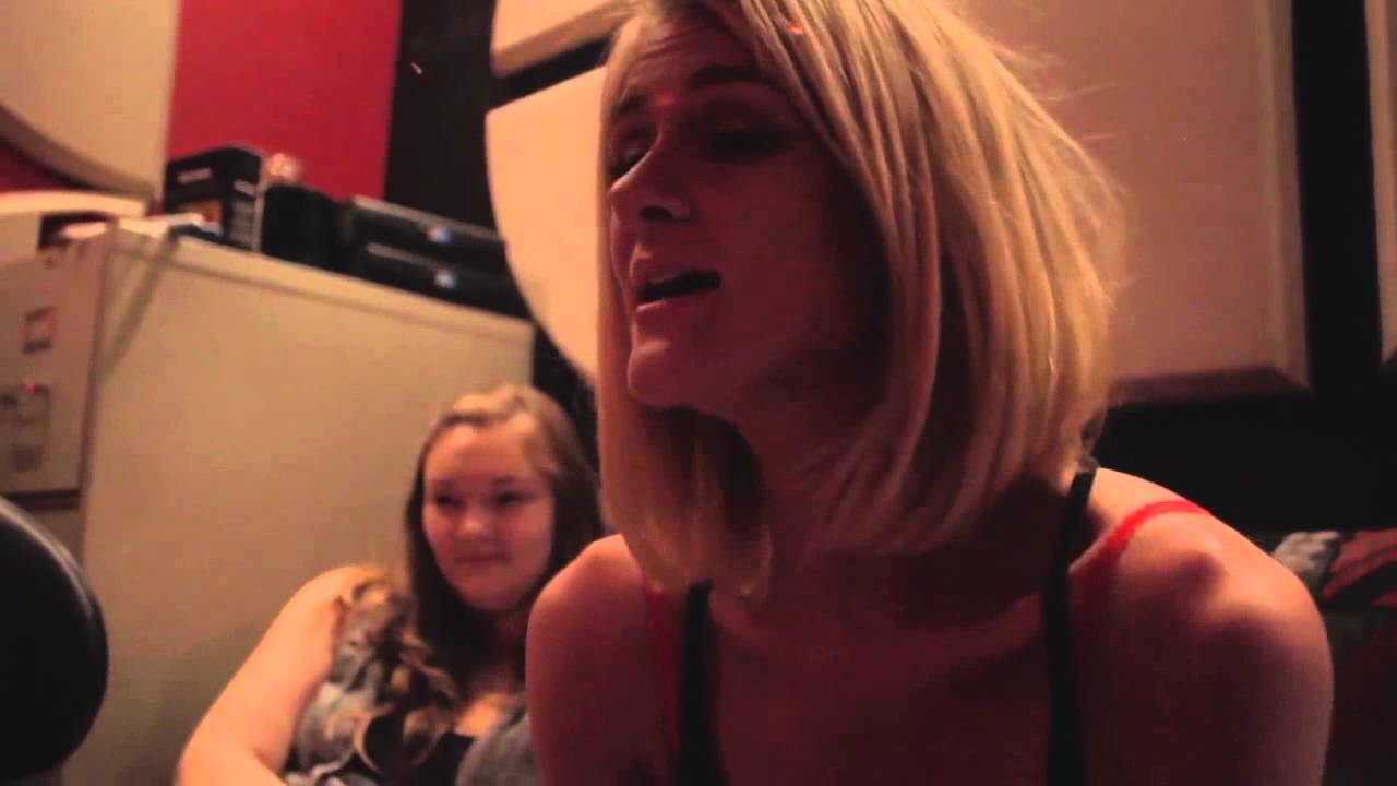 Kelly Blonde EPK