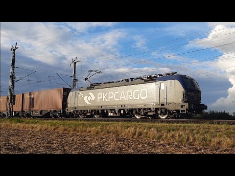 Vectron BR EU46-515 von PkP Cargo mit Containerzug