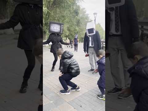 TV WOMAN X FANS DANCING😳