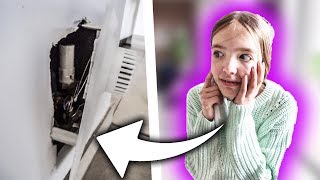 Meine KLEINE SCHWESTER macht LOCH in die Wand!