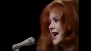 Kirsty MacColl &quot;There&#39;s a Guy works down the Chip Shop swears he&#39;s Elvis&quot; 6 55 special