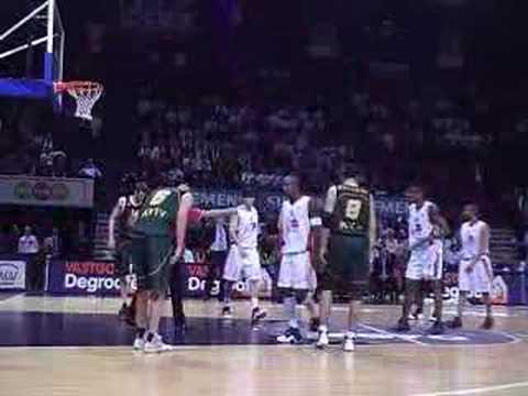 26 19-02-08 BCO-Kiev - Chuck met vrijworpen.mpg