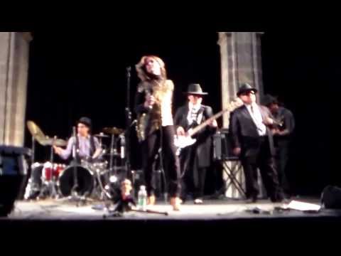 TEXAS FLOOD ( Stevie Ray Vaugh'n) by SUE SANTIAGO & OMNIBLUES,  , vocals. Filmed by Magda Sánchez.